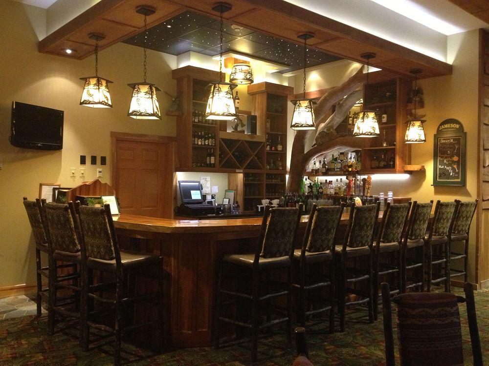 Hope Lake Lodge & Indoor Waterpark Cortland Esterno foto