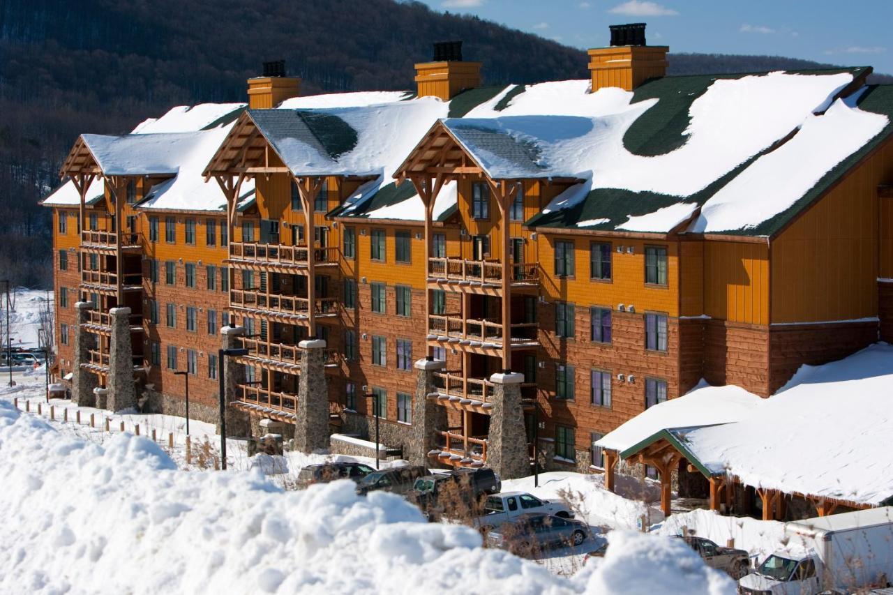 Hope Lake Lodge & Indoor Waterpark Cortland Esterno foto