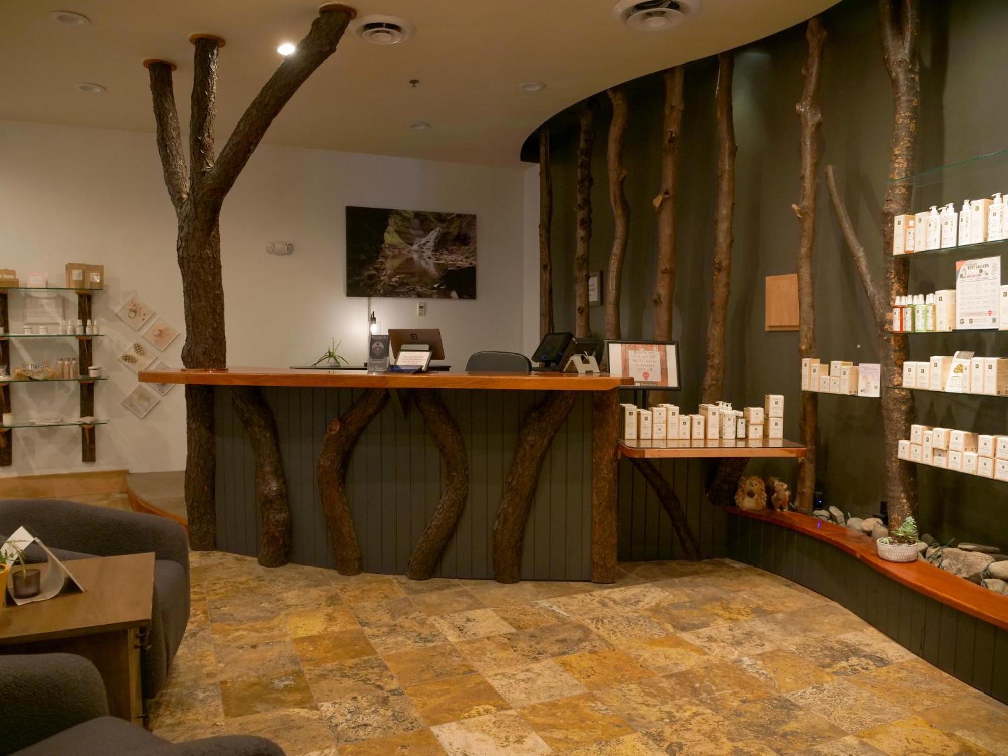 Hope Lake Lodge & Indoor Waterpark Cortland Esterno foto