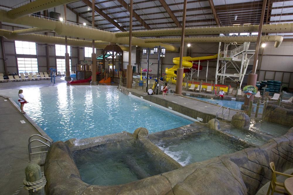 Hope Lake Lodge & Indoor Waterpark Cortland Esterno foto