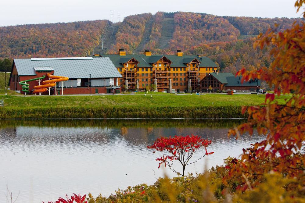 Hope Lake Lodge & Indoor Waterpark Cortland Esterno foto