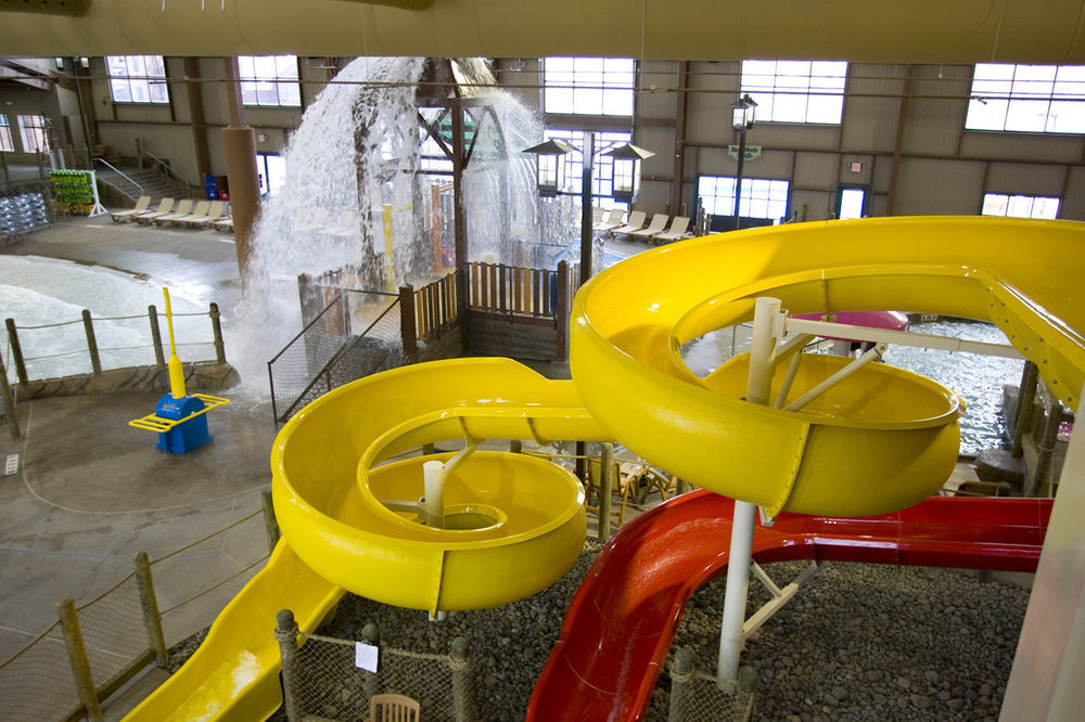 Hope Lake Lodge & Indoor Waterpark Cortland Esterno foto