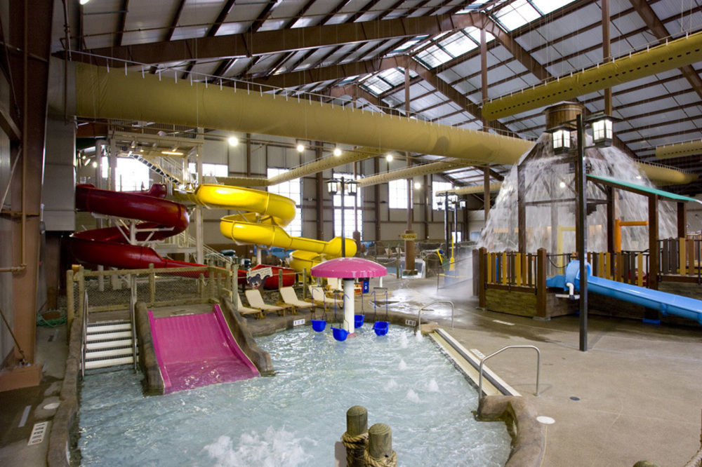 Hope Lake Lodge & Indoor Waterpark Cortland Esterno foto