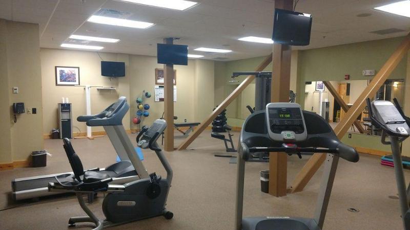 Hope Lake Lodge & Indoor Waterpark Cortland Esterno foto
