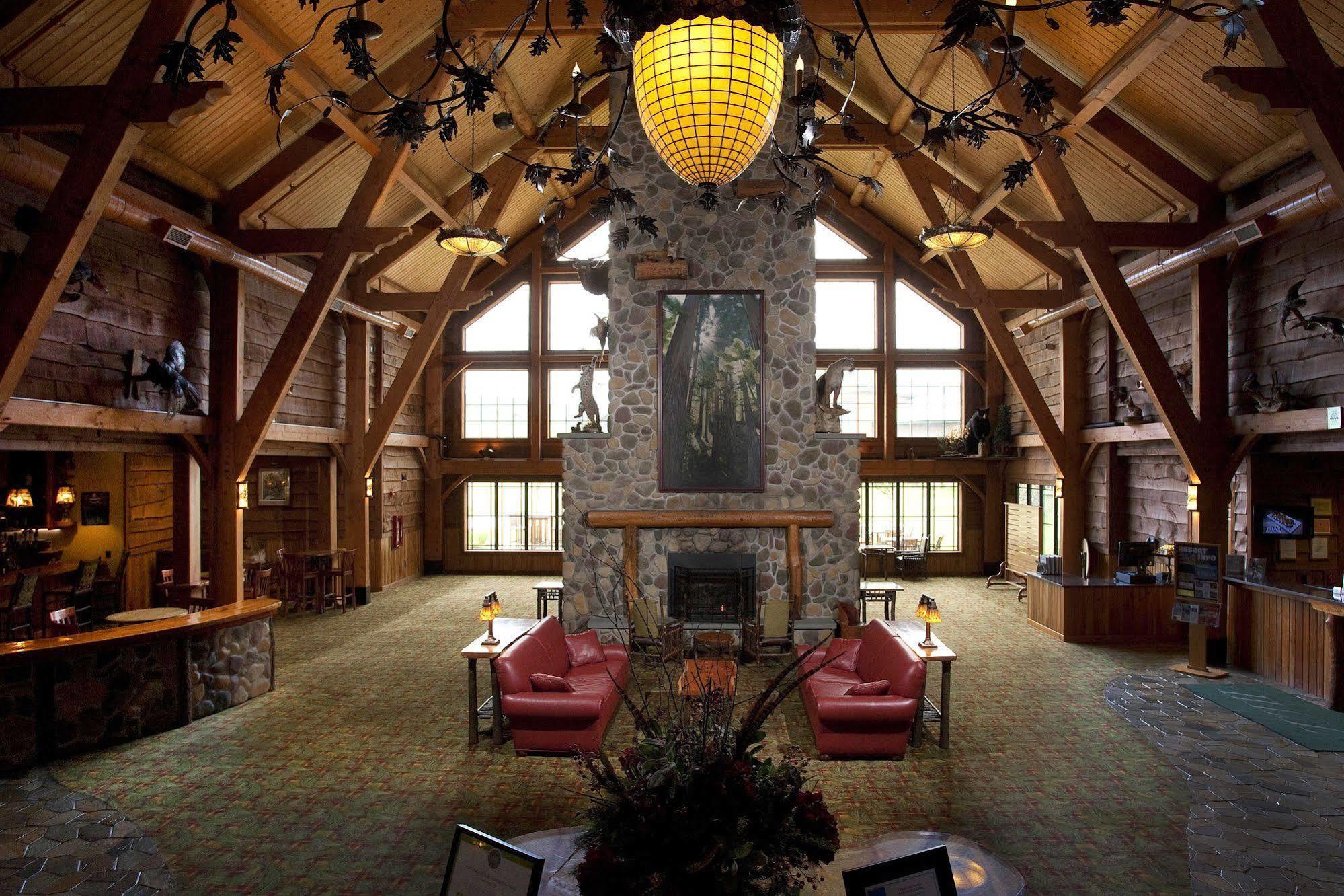 Hope Lake Lodge & Indoor Waterpark Cortland Esterno foto
