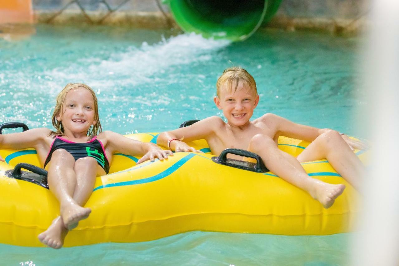 Hope Lake Lodge & Indoor Waterpark Cortland Esterno foto