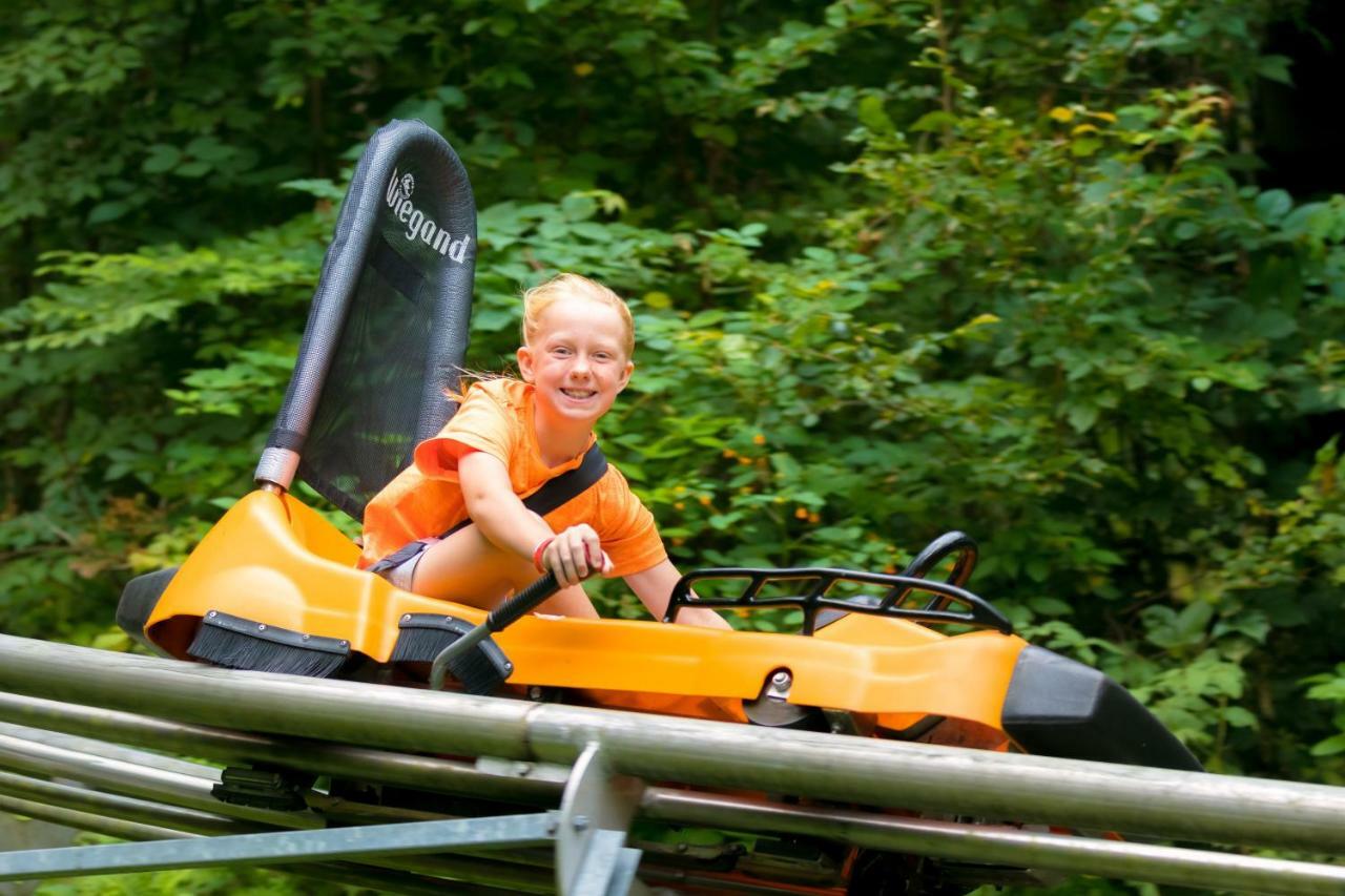 Hope Lake Lodge & Indoor Waterpark Cortland Esterno foto